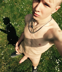 Esquyss: Boys selfies 5cca6b5db406d.jpg