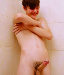 Esquyss: Shower time 5cdb9bbf69157.jpg