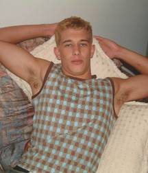 Esquyss: Perfect shirts to view yummy Armpits 5ce1938c8a37a.jpg