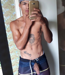 Esquyss: Phone selfies 5cea337e0fefb.jpg