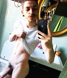 Esquyss: Phone selfies 5cea33800c95e.jpg