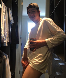 Esquyss: Phone selfies 5cea338f13da1.jpg