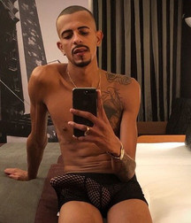 Esquyss: Phone selfies 5cea3399384ca.jpg