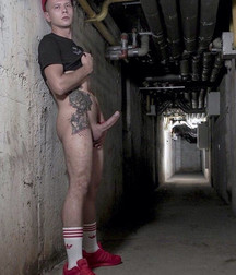Esquyss: Almost nude 5ced726c03706.jpg