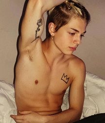 Esquyss: Armpits, one arm up is enough 5cf115f0c1d33.jpg