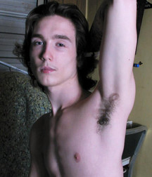 Esquyss: Armpits, one arm up is enough 5cf115fd8cc7c.jpg