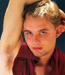 Esquyss: Armpits, one arm up is enough 5cf1160441f54.jpg