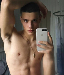 Esquyss: Armpits, one arm up is enough 5cf116102f4b0.jpg