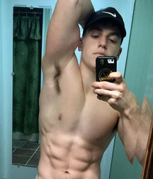 Esquyss: Armpits, one arm up is enough 5cf11623d0048.jpg