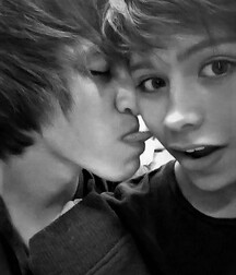 Skeatz's Boys in Love Twink Tube Art