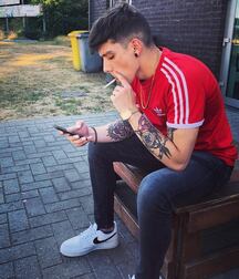Scally and Smoke Straight Twink Tube Attitude  625f1de5cbaff.jpg