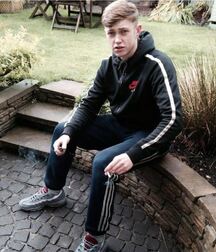 Scally & Smoking Habit Twink Tube Gig 6262b7557f9d6.jpg