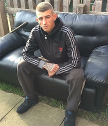 Scally & Smoking Habit Twink Tube Gig 6262b7d5a4e3b.jpg