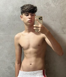 Cute twinks flex shirtless boys porn 627b602c695c4.jpeg