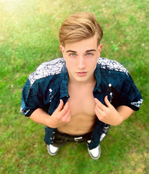Cute twinks flex shirtless boys porn 627b6046b275d.jpeg