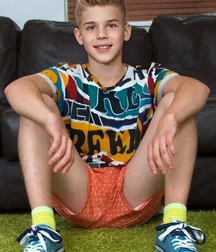 Handsome men summer loving shirtless twink tube guys 62b40c4b6cfd0.jpeg