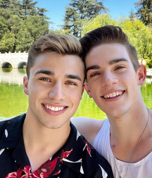 Twinks flex twink tube shirtless boys best 62bd4dc456d4c.jpeg