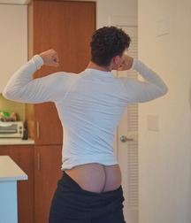 Young men un boxer, butts and underwear  626b1de9c78cd.jpg