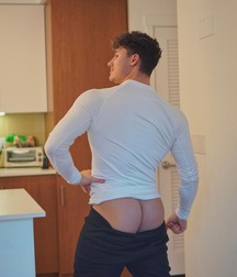 Young men un boxer, butts and underwear  626b1dec3c9a0.jpg