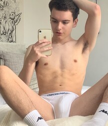Young guys amateurs with underwear and butts big  626f58535100f.jpg