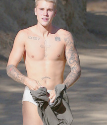 Young guys amateurs with underwear and butts big  626f5871cba4e.jpg