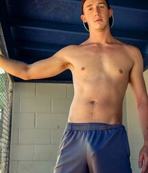 Young guys amateurs with underwear and butts big  626f58a4022d2.jpg