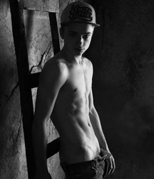 Young men with athletic bodies twink tube youngsters  6274bbdff3204.jpg