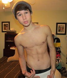 Chillaxin on Sunday Twink Guys 626f2411953f0.jpg
