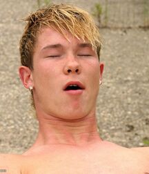 Curt solo outdoors teen gay porn tube 626d9e6607135.jpg