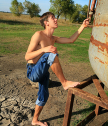 Teen farmer Tom solo outdoors boys porn 627291af9725c.jpg