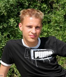 Blond Sander naked outdoors boys gay porn 6274be0b3642e.jpg