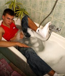 Steven sol in the bathroom gay boys porn 6274e9436157f.jpg
