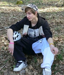 Skater Richard Hanzlik jerks off outdoors boys porn 6278cfe540bb8.jpg