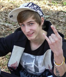 Skater Richard Hanzlik jerks off outdoors boys porn 6278cffa99f33.jpg