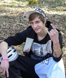 Skater Richard Hanzlik jerks off outdoors boys porn 6278cffd08006.jpg