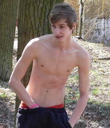 Skater Richard Hanzlik jerks off outdoors boys porn 6278d058d76e4.jpg