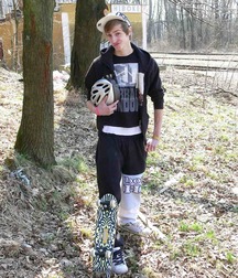 Skater Richard Hanzlik jerks off outdoors boys porn 6278d1122671f.jpg