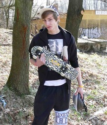 Skater Richard Hanzlik jerks off outdoors boys porn 6278d116eed71.jpg