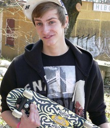 Skater Richard Hanzlik jerks off outdoors boys porn 6278d1231723a.jpg