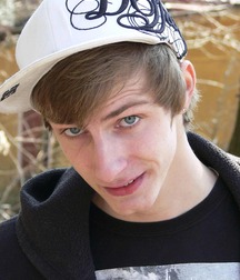 Skater Richard Hanzlik jerks off outdoors boys porn 6278d138973ac.jpg