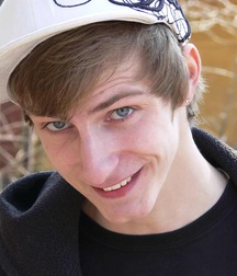 Skater Richard Hanzlik jerks off outdoors boys porn 6278d13ae507c.jpg