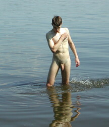 Andrey wanking and cumming outdoors boys porn 6278d8f417a56.jpg