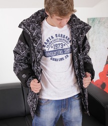 Blond Logan Lech solo on sofa boys porn 627a1eeaef477.jpg