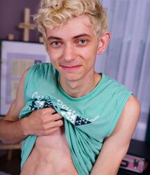 Elio Pjatteryd solo on bed boys porn 627a26b3466bc.jpg
