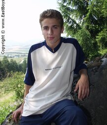 Blond Almost shows off & wanks outdoors boys porn 6283cb0ac9cb8.jpg