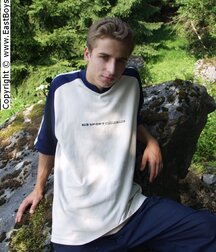 Blond Almost shows off & wanks outdoors boys porn 6283cb0d161e5.jpg