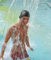 Martin has fun in the pool and even afterwards boys porn 628619cfb782f.jpg