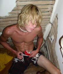Blond twink jerks off surfer boys porn 62876acd4f7e7.jpg