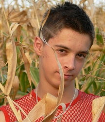 A cute lbrunette teen boys porn shows off in a cornfield
