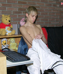 Bond teen Sam shows off & cums boys porn 628f4943cb398.jpg